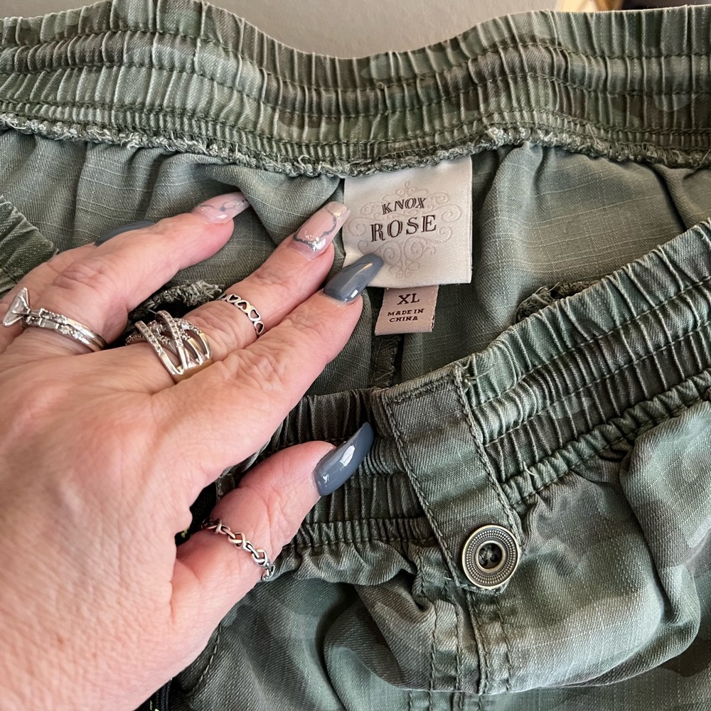 Knox Rose xl camouflage jogger pants